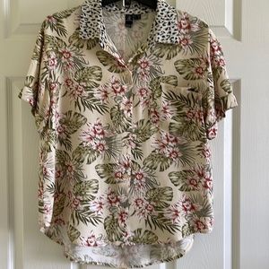 Volcom Floral Short Sleeves High Low Rounded Hem Blouse, Size M.